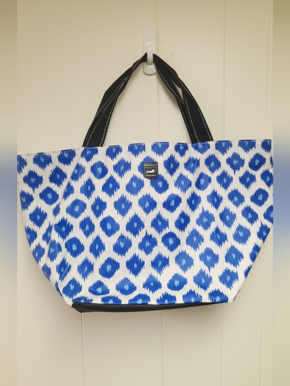 Scout Sport Huge Blue and White Patterned Tote with Black Handles Zipper Top